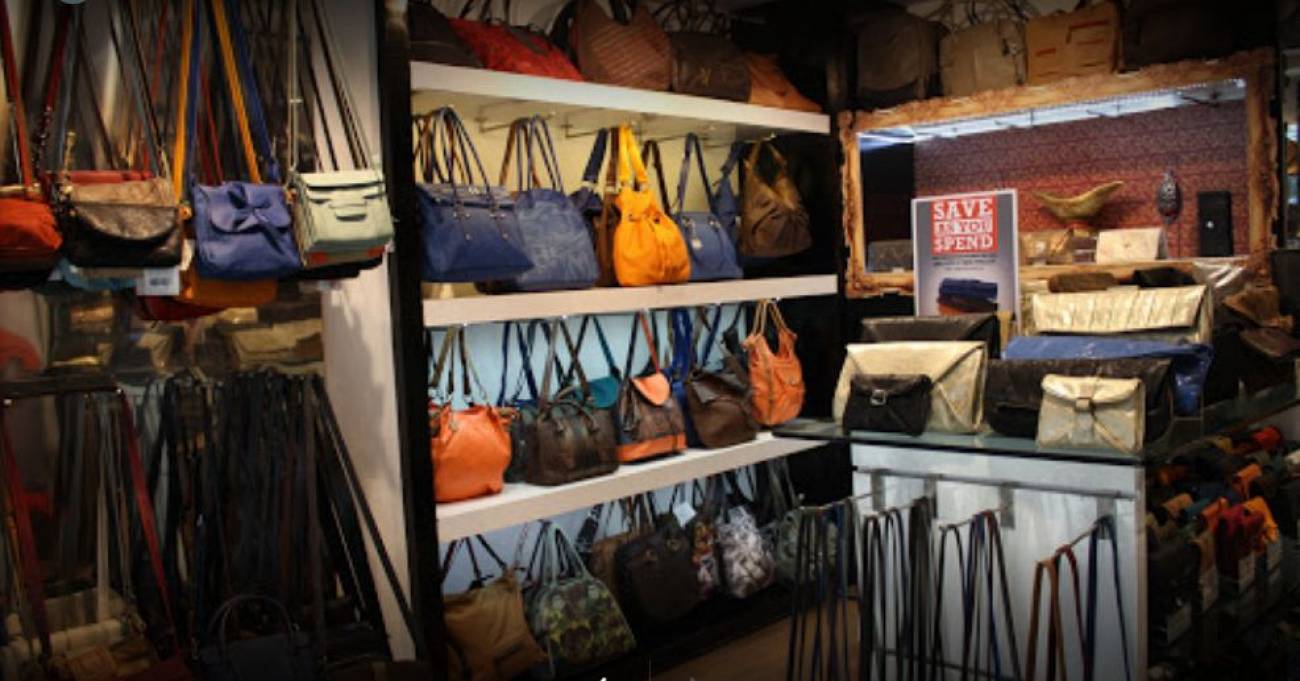 Baggit Linking Road Bandra Bag showroom Mumbai Shopping Bazar