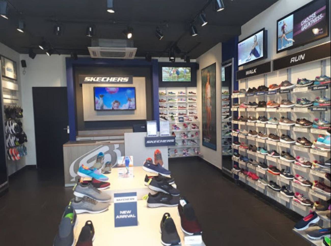 skechers shoes showroom in vadodara